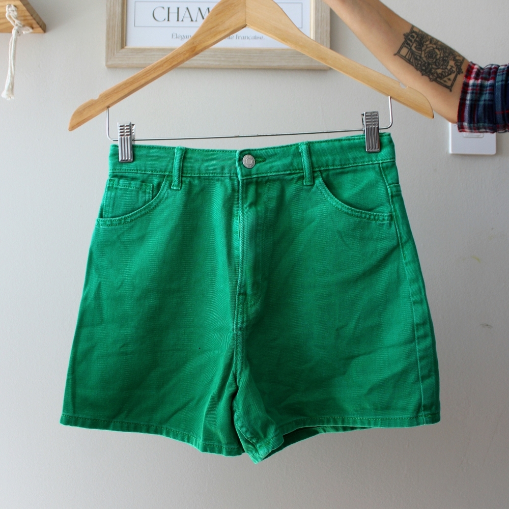 🌟 H&M Green Denim Shorts 🌟